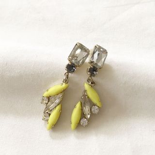 ビジューピアス イエロー　Muse＆Co購入品(ピアス)