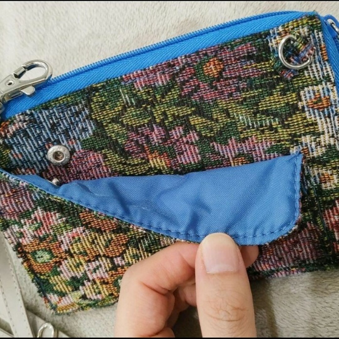 FELISSIMO(フェリシモ)のフェリシモ ゴブラン織りで作ったパスポートサイズの貴重品ミニバッグの会 レディースのバッグ(ショルダーバッグ)の商品写真