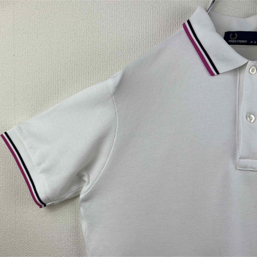 FRED PERRY(フレッドペリー)の大人気　フレッドペリー　FREDPERRY ポロシャツ　半袖　白ピンク　M メンズのトップス(ポロシャツ)の商品写真