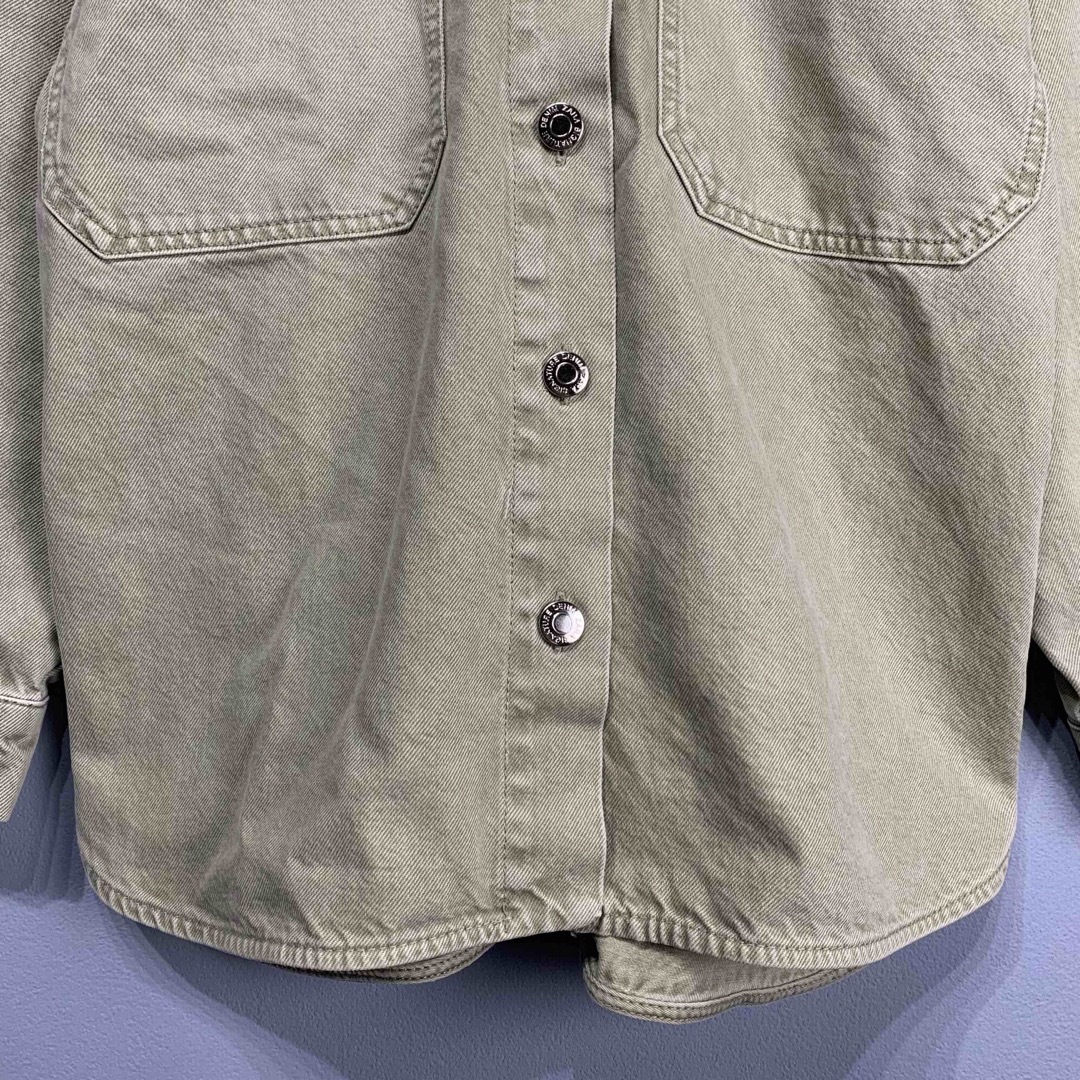 ZARA(ザラ)のC027 ザラ L デニムジャケット 裾ラウンド 長袖 カジュアル レディースのトップス(シャツ/ブラウス(長袖/七分))の商品写真
