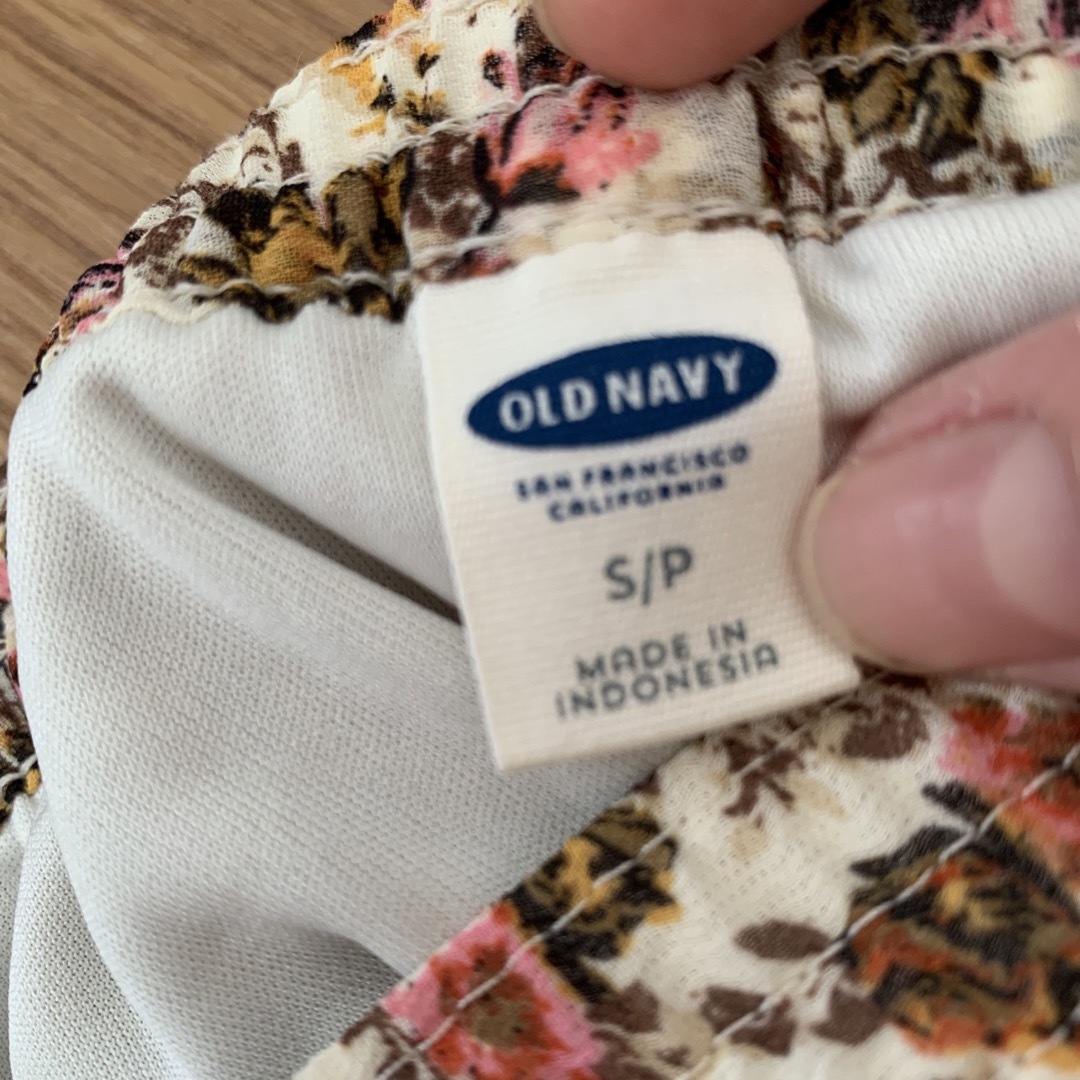 Old Navy(オールドネイビー)のOLD NAVY 花柄スカート　未着用！ キッズ/ベビー/マタニティのキッズ服女の子用(90cm~)(スカート)の商品写真