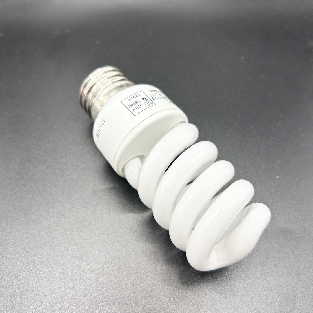 NEC(エヌイーシー)の【ラスト1点】NEC  電球型蛍光ランプEFD15EL/12-C6  60w型 インテリア/住まい/日用品のライト/照明/LED(蛍光灯/電球)の商品写真