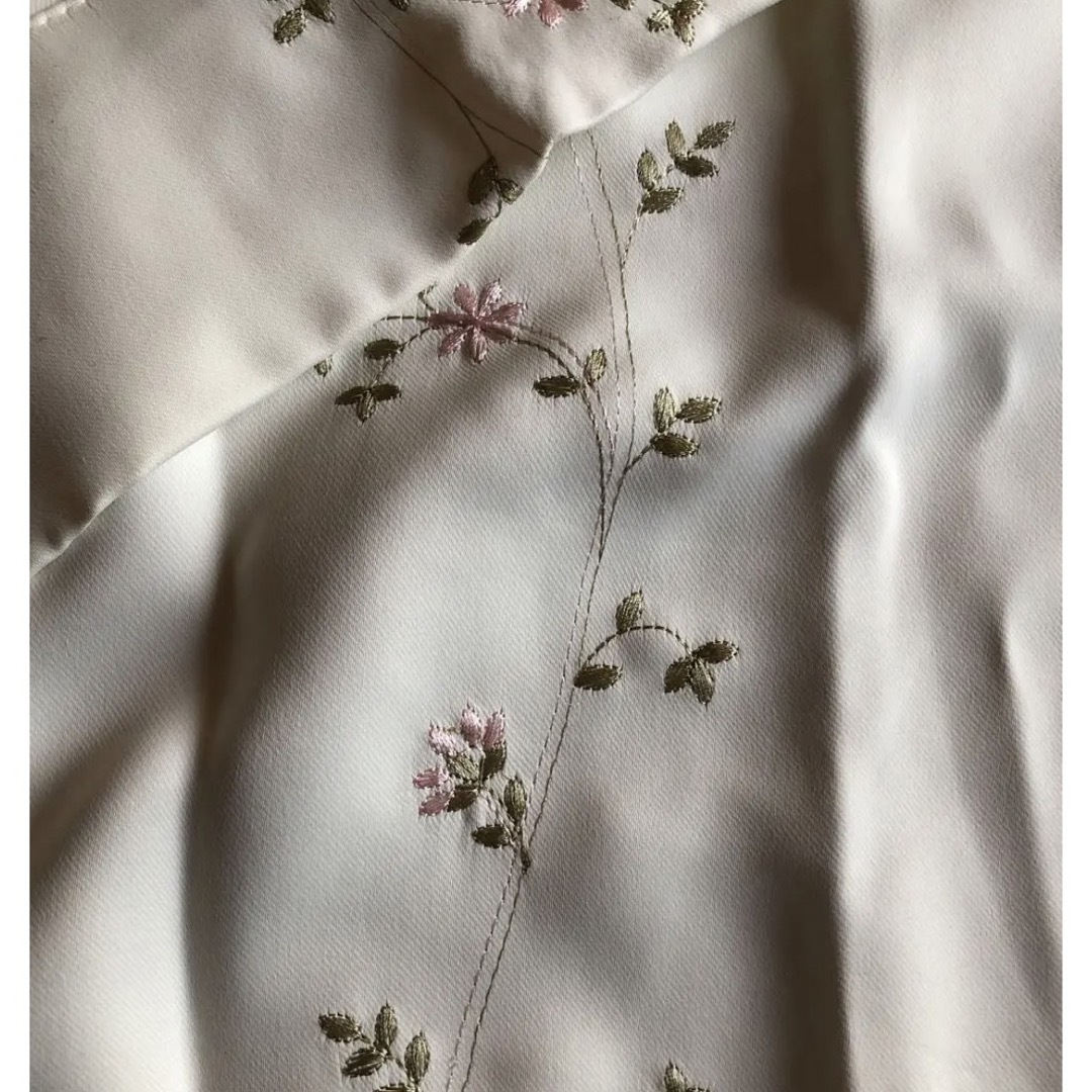 ニトリ(ニトリ)の花柄ドレープカーテン　丈112 幅142cm インテリア/住まい/日用品のカーテン/ブラインド(カーテン)の商品写真