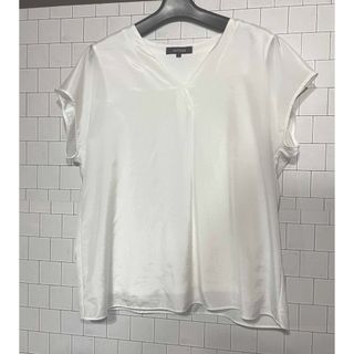 アンタイトル(UNTITLED)のアンタイトル　1.2万　ブラウス　シャツ　フレンチ　ノースリーブ  白カットソー(Tシャツ(半袖/袖なし))