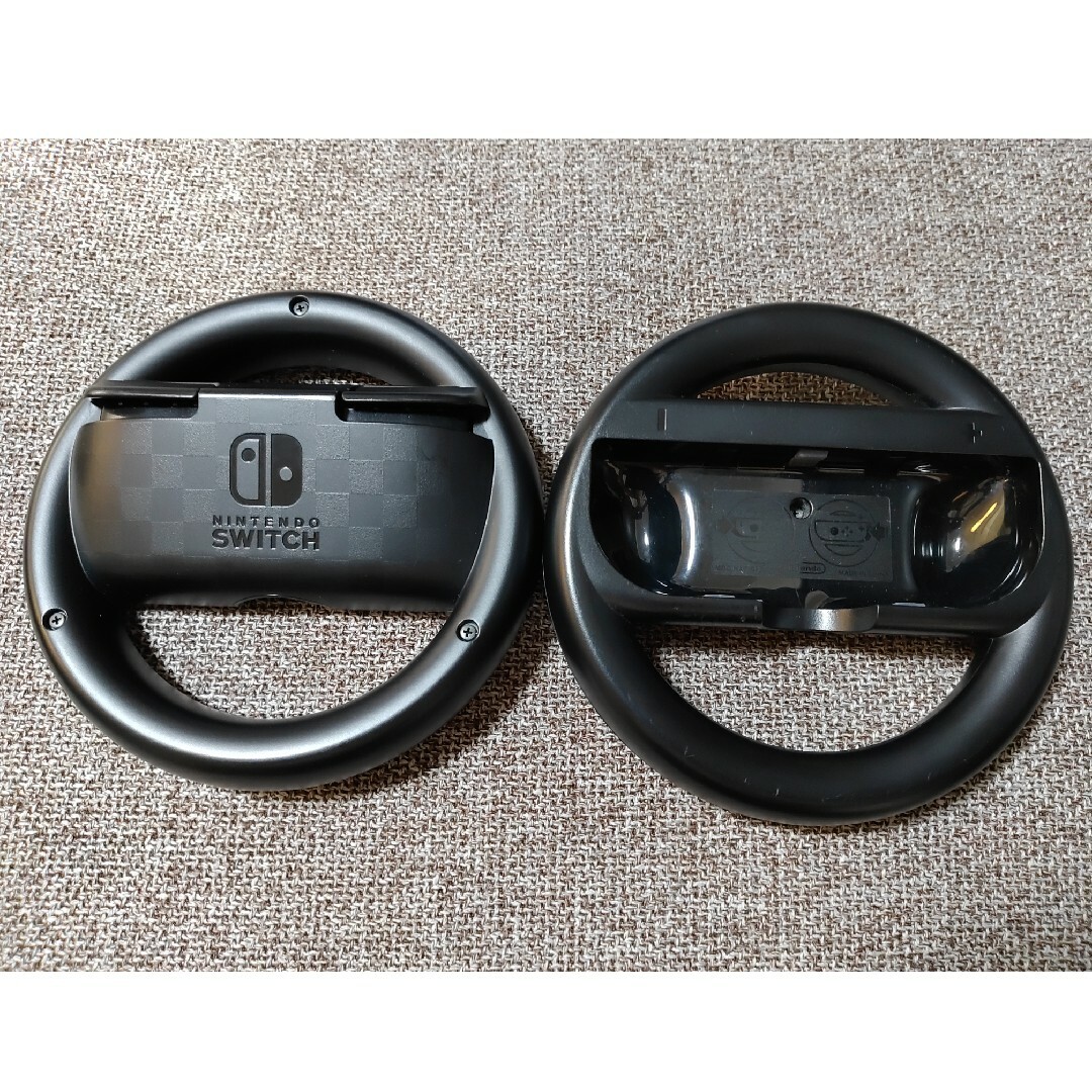 Nintendo Switch(ニンテンドースイッチ)のマリオカート8デラックス　ハンドル2個セット エンタメ/ホビーのゲームソフト/ゲーム機本体(家庭用ゲームソフト)の商品写真
