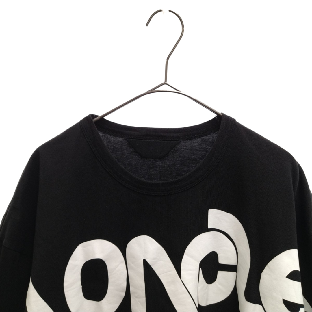 MONCLER(モンクレール)のMONCLER モンクレール MAGLIA T-SHIRT E20918030050 TAKE A HIKE 半袖Tシャツ ブラック半袖Tシャツ メンズのトップス(Tシャツ/カットソー(半袖/袖なし))の商品写真