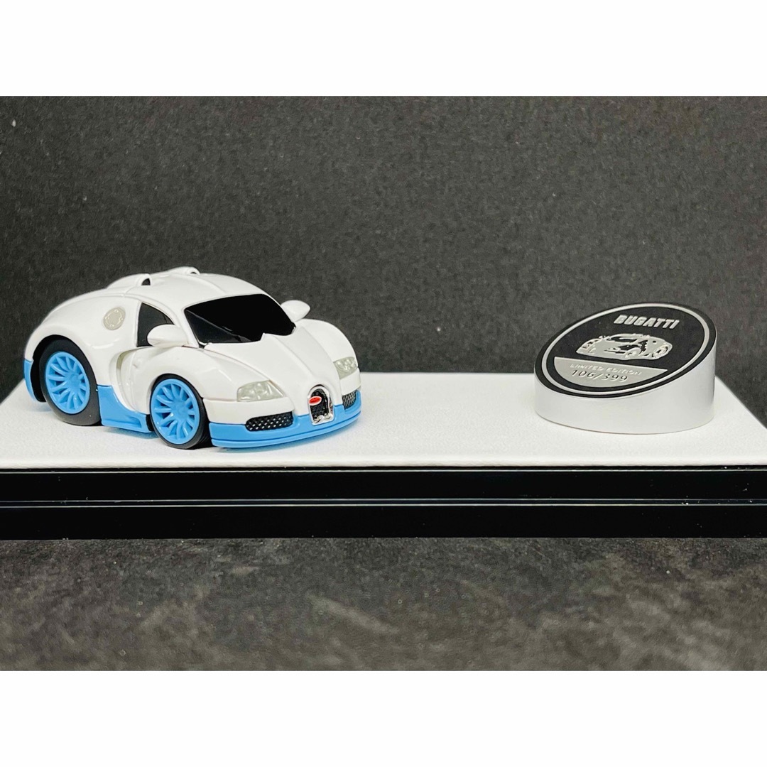 TP BUGATTI Veyron ホワイト　ブルー　1/64 ミニカー 1