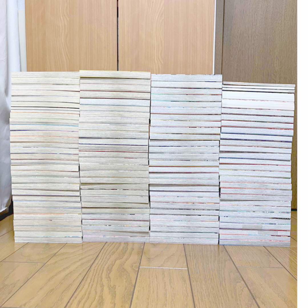 ワンピース全巻(1巻〜106巻)+関連本&グッズ 全巻セット ワンピース全巻(1巻〜106巻)+関連本&グッズ 全巻セット