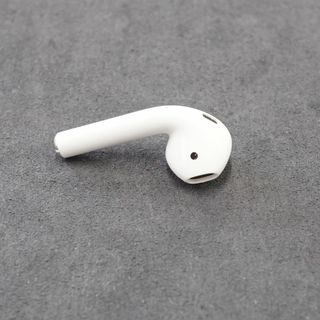 アップル(Apple)のApple AirPods エアーポッズ USED美品 右イヤホンのみ R 片耳 A2032 第二世代 正規品 MV7N2J/A 完動品 中古 T V9171(ヘッドフォン/イヤフォン)