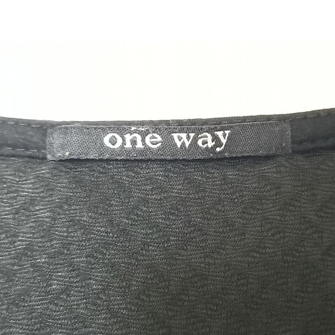 one*way(ワンウェイ)のone way  の  黒 トップス レディースのトップス(Tシャツ(半袖/袖なし))の商品写真