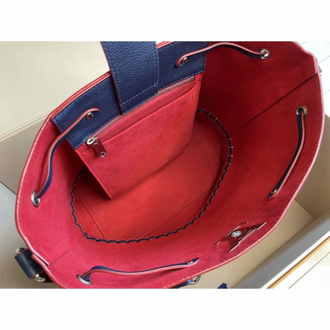 Louis Vuitton Lock Me Bucket ハンドバッグ