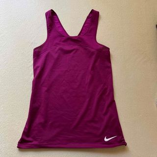 ナイキ(NIKE)のNIKE ナイキ　タンクトップ　M ほぼ未使用(タンクトップ)