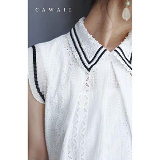 カワイイ(cawaii)の【新品タグ付き】SからL対応 首元から流れるタックのレースブラウストップス (シャツ/ブラウス(半袖/袖なし))