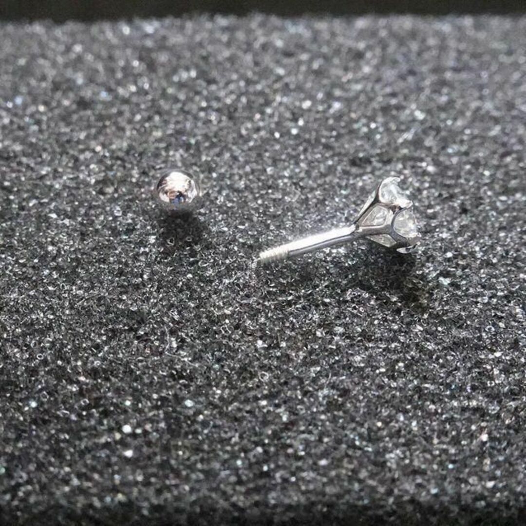 【4ミリ】0.3ct, 両耳用 ペア モアッサナイト ボールエンド タイプ メンズのアクセサリー(ピアス(両耳用))の商品写真