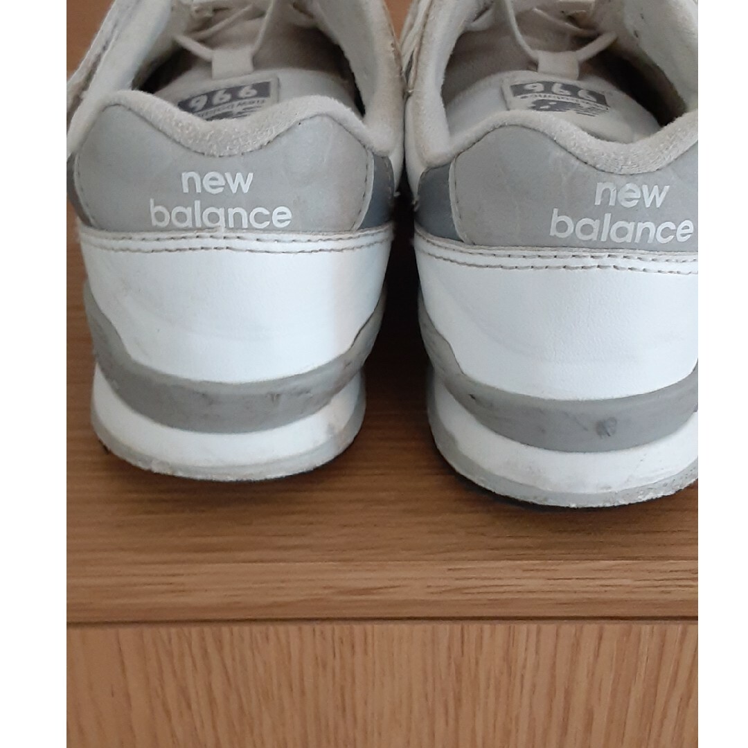996（New Balance）(キュウキュウロク)のハロートータロー様専用new balance996　白×グレー キッズ/ベビー/マタニティのキッズ靴/シューズ(15cm~)(スニーカー)の商品写真
