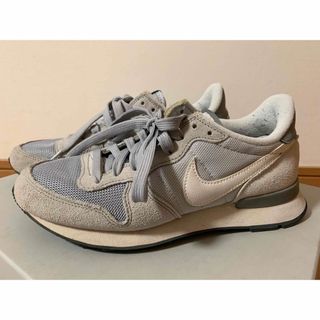 ナイキ(NIKE)のNIKE ナイキ スニーカー グレー 22.5(スニーカー)