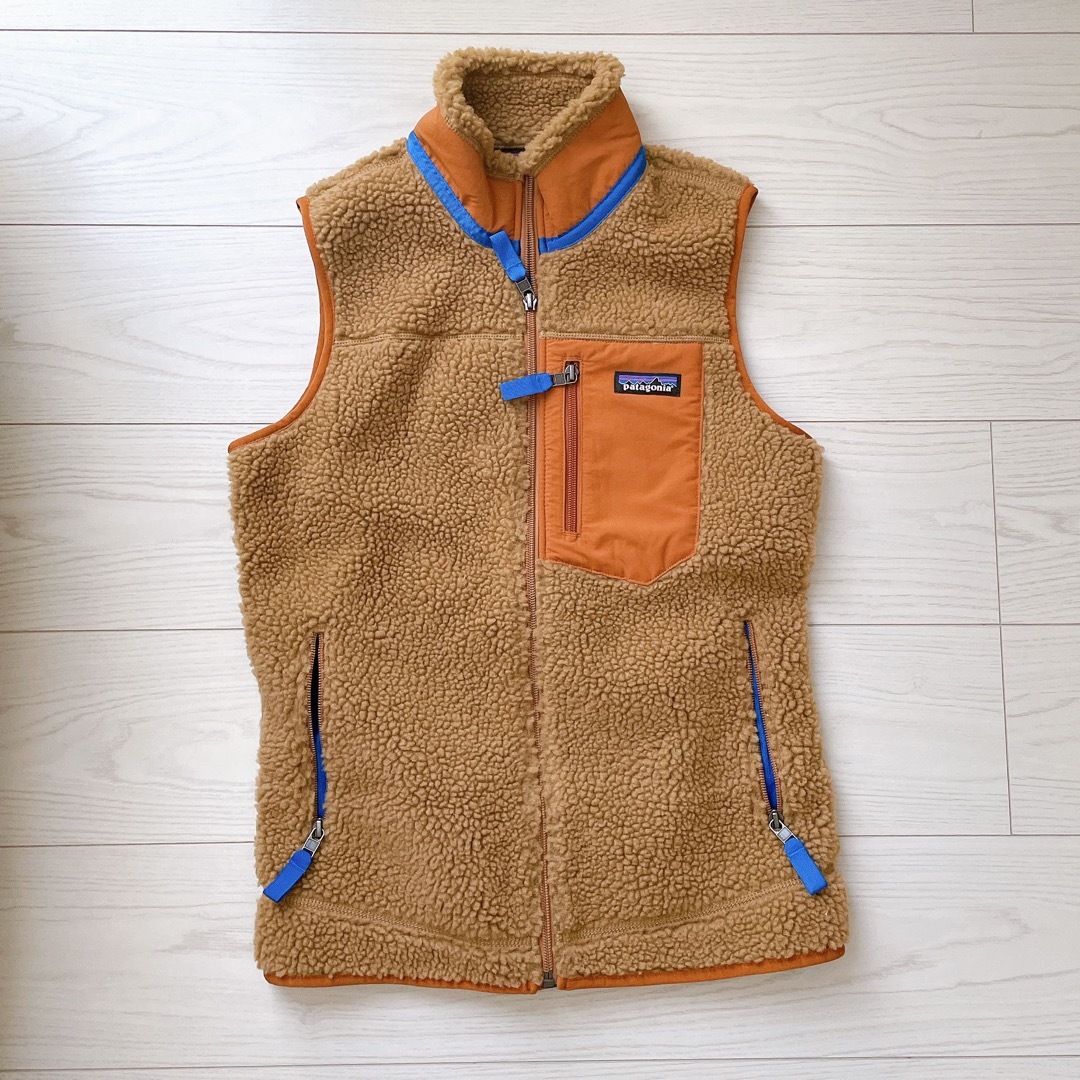 patagonia(パタゴニア)の値下げ！パタゴニア  クラシックレトロ　ベスト ブラウン XS レディースのトップス(ベスト/ジレ)の商品写真