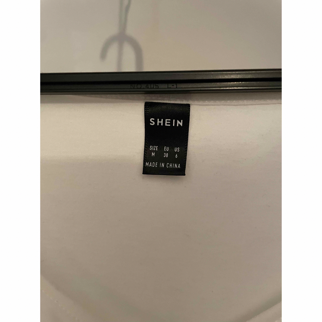 シャーリングトップス 白 SHEIN レディースのトップス(シャツ/ブラウス(半袖/袖なし))の商品写真