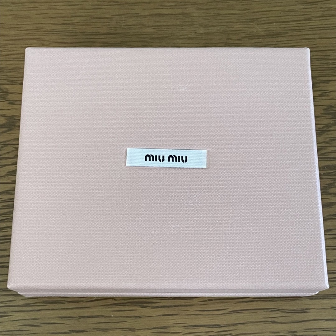 miumiu(ミュウミュウ)のmiumiuクロコキーケースほぼ新品 レディースのファッション小物(キーケース)の商品写真