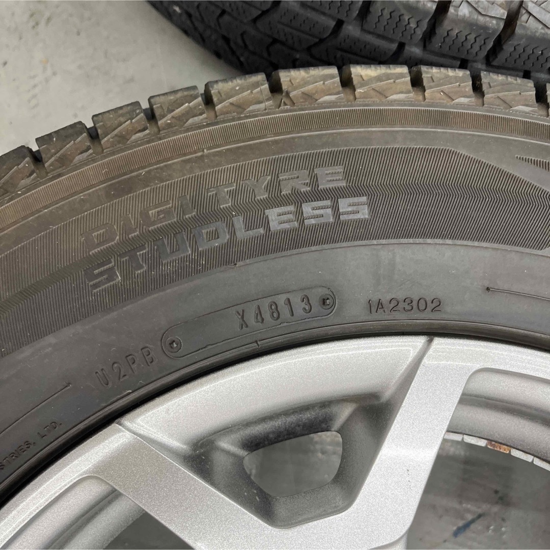 DUNLOP(ダンロップ)のスズキジムニースタッドレスタイヤホイル付175/80R16 JB23W 自動車/バイクの自動車(タイヤ・ホイールセット)の商品写真