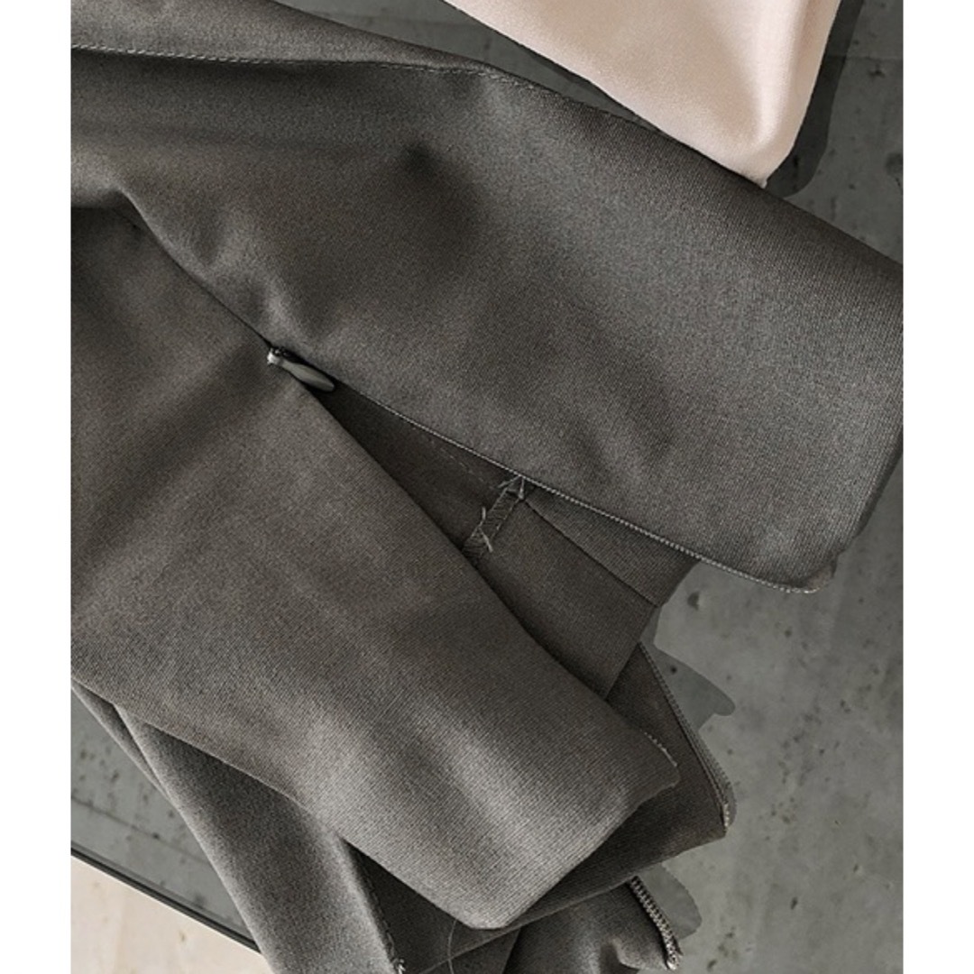 ZARA(ザラ)のchuclla Ankle zipper curve slacks sb-4  レディースのパンツ(その他)の商品写真