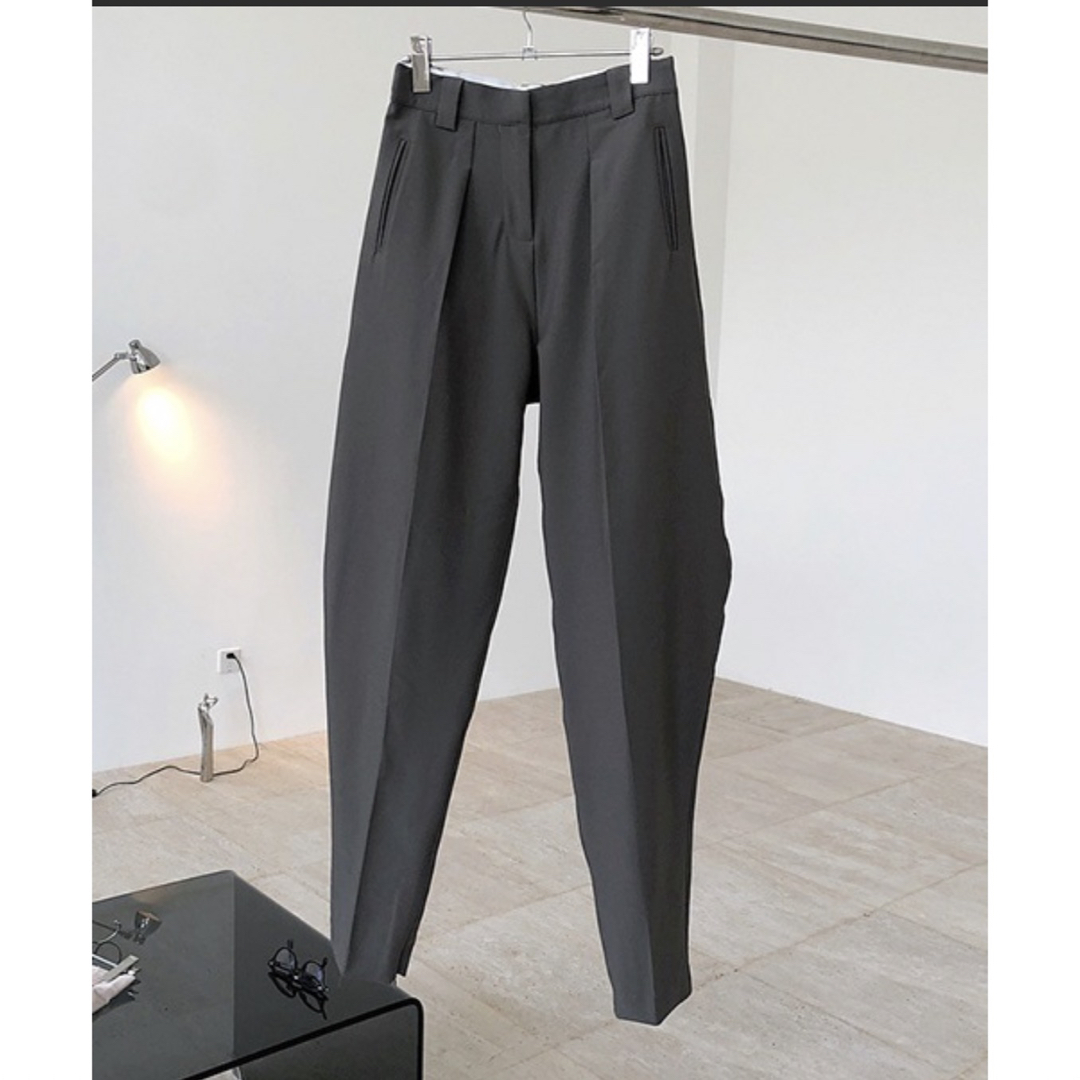 ZARA(ザラ)のchuclla Ankle zipper curve slacks sb-4  レディースのパンツ(その他)の商品写真