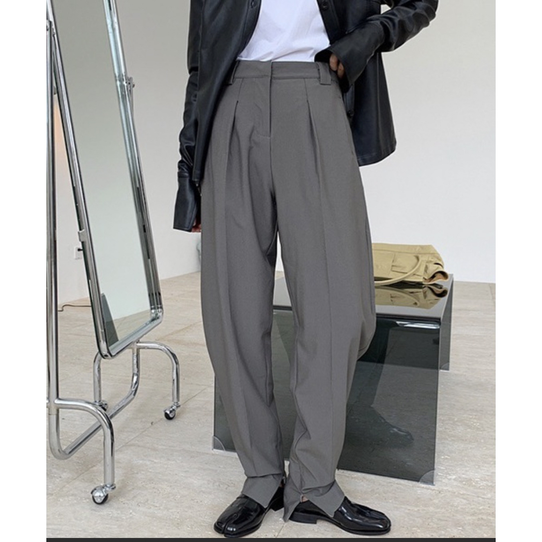 ZARA(ザラ)のchuclla Ankle zipper curve slacks sb-4  レディースのパンツ(その他)の商品写真