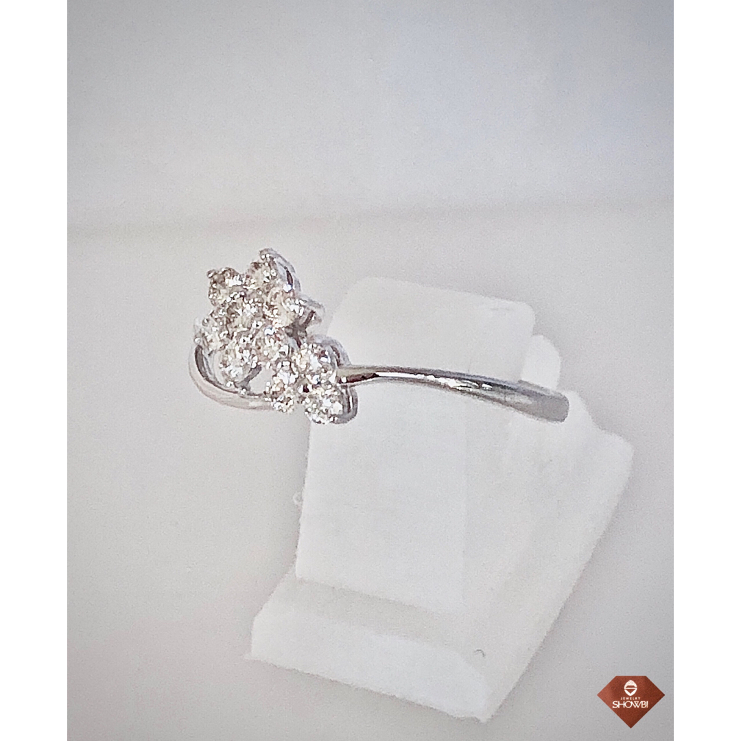 【新品】プラチナダイヤモンドリング レディースのアクセサリー(リング(指輪))の商品写真