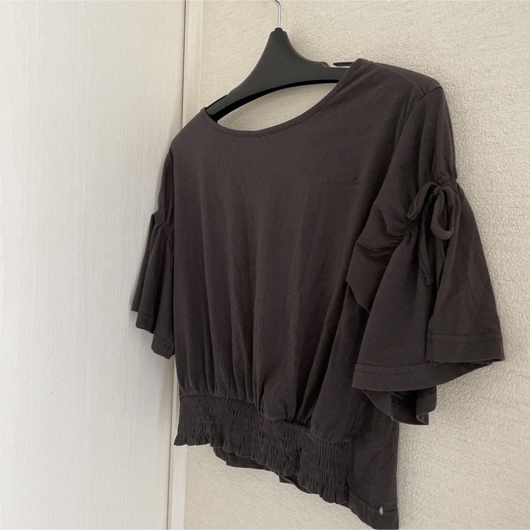 w closet(ダブルクローゼット)の新品　定価2600円　スミ黒　半袖　トップス レディースのトップス(カットソー(半袖/袖なし))の商品写真