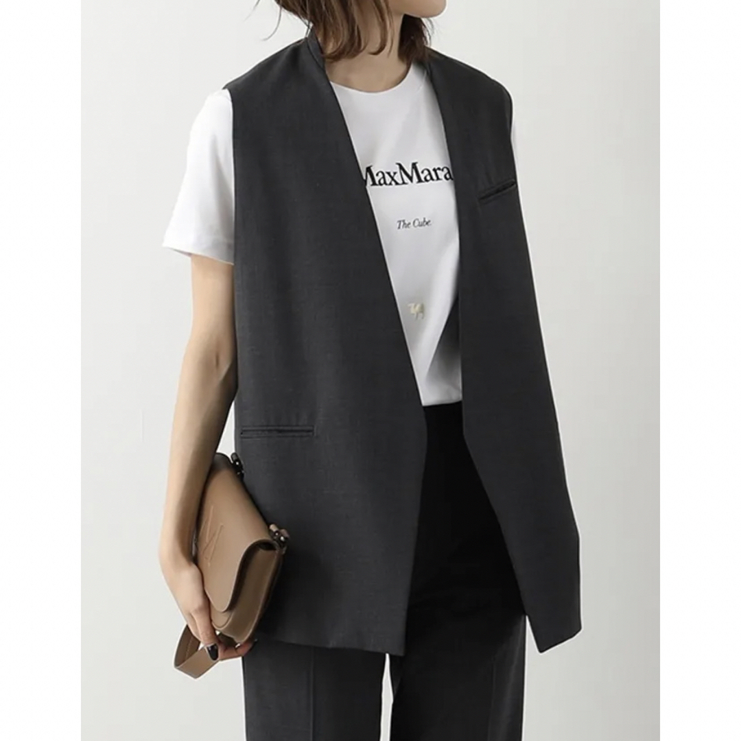 'S Max Mara(エスマックスマーラ)のMax Mara The Cube 2023 Tシャツ 百貨店購入 レディースのトップス(Tシャツ(半袖/袖なし))の商品写真