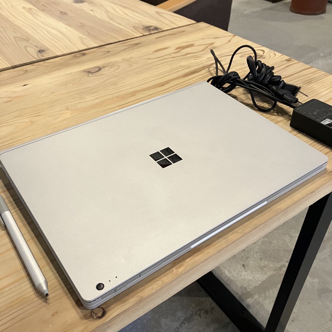 Microsoft(マイクロソフト)のSurface book i7 8GB 256GB ペン付属　美品 スマホ/家電/カメラのPC/タブレット(ノートPC)の商品写真