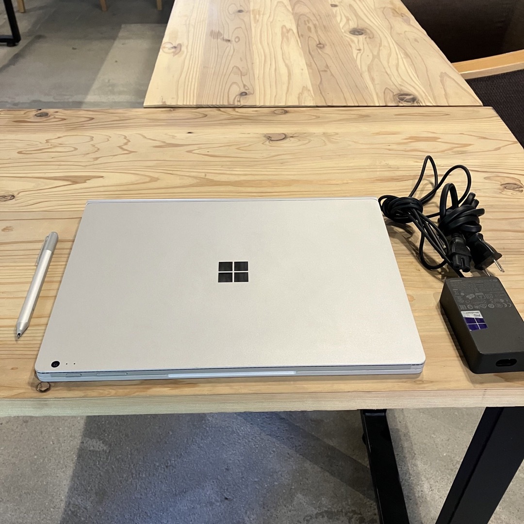 Microsoft(マイクロソフト)のSurface book i7 8GB 256GB ペン付属　美品 スマホ/家電/カメラのPC/タブレット(ノートPC)の商品写真