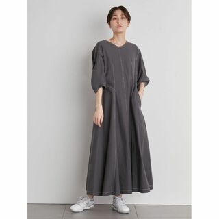 【emmi atelier】アウトステッチラインカットワンピース