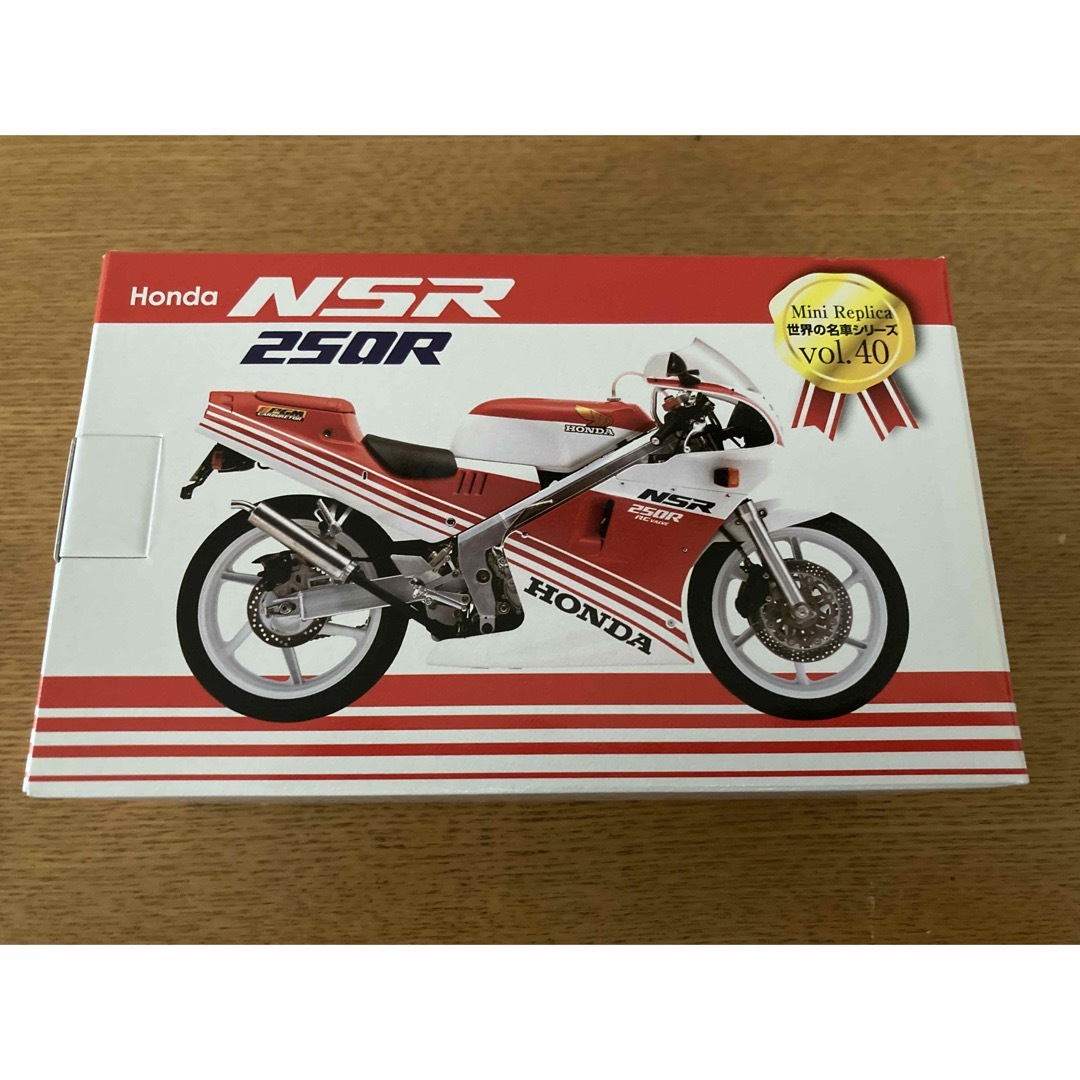 ホンダ(ホンダ)の【撮影時のみ開封】未開封 ホンダ NSR-250R 世界の名車シリーズ 自動車/バイクのバイク(その他)の商品写真