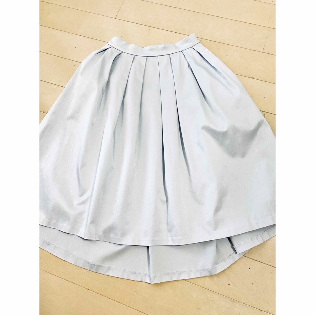 M-premier(エムプルミエ)の美品　エムプルミエ　スカート　アイスブルー　34 7号 レディースのスカート(ひざ丈スカート)の商品写真