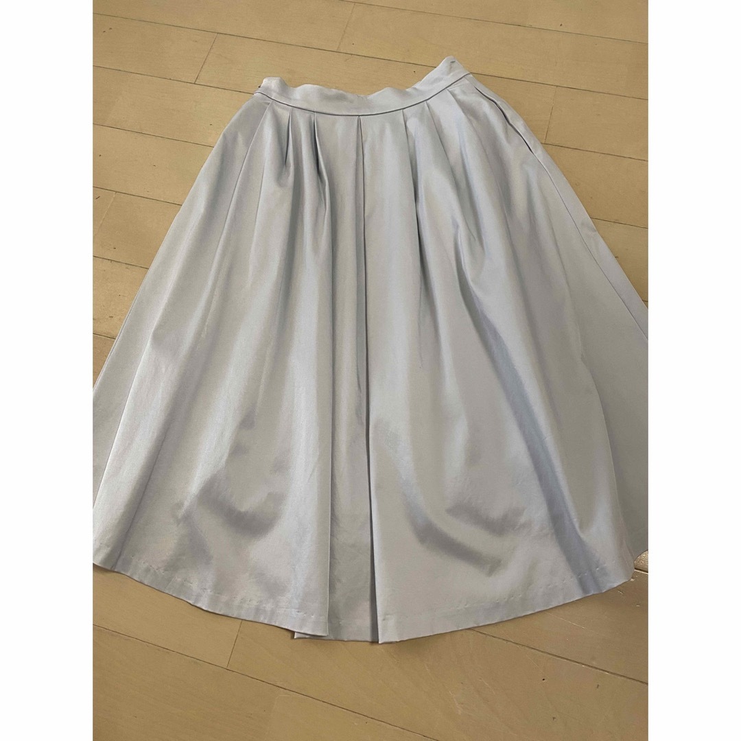 M-premier(エムプルミエ)の美品　エムプルミエ　スカート　アイスブルー　34 7号 レディースのスカート(ひざ丈スカート)の商品写真