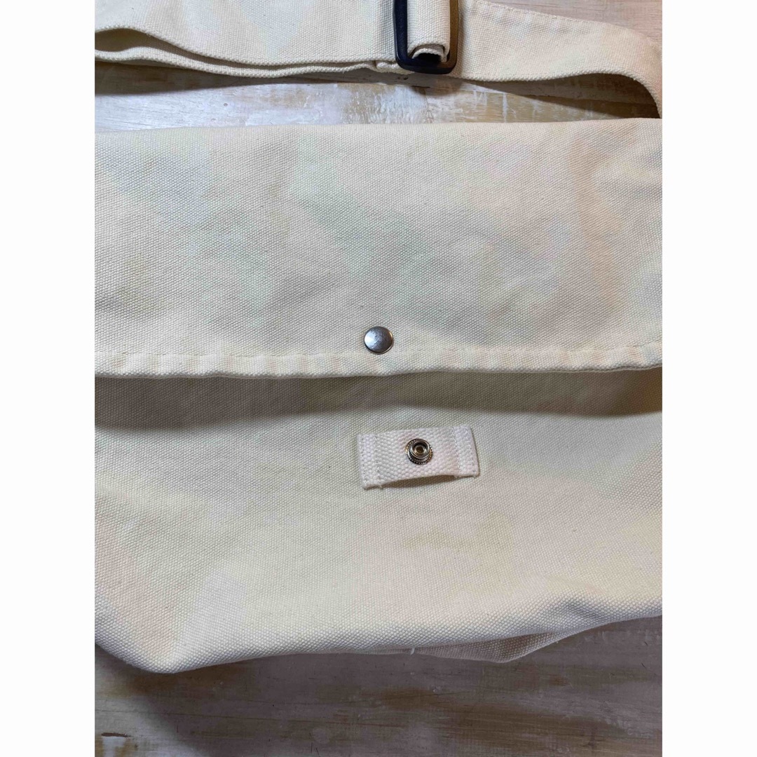 ショルダー バッグ　メッセンジャーバッグ　マザーズバッグ　古着　ボタン付き メンズのバッグ(ショルダーバッグ)の商品写真