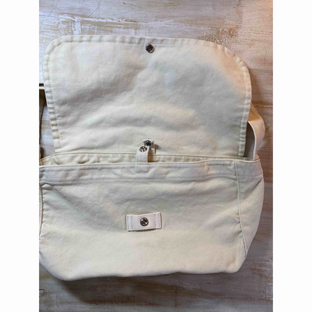 ショルダー バッグ　メッセンジャーバッグ　マザーズバッグ　古着　ボタン付き メンズのバッグ(ショルダーバッグ)の商品写真