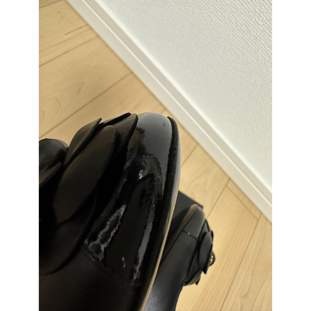 CHANEL(シャネル)のシャネル　カメリア　パンプス　23.5cm レディースの靴/シューズ(ハイヒール/パンプス)の商品写真