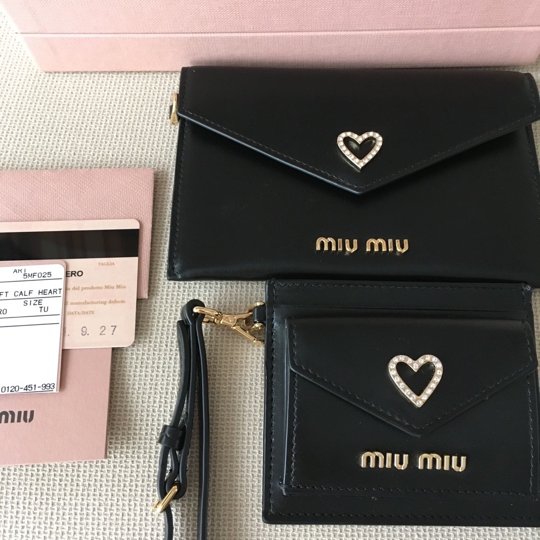 未使用に近い　店舗購入　正規品　ミュウミュウ　miumiu 匿名配送　マテラッセ