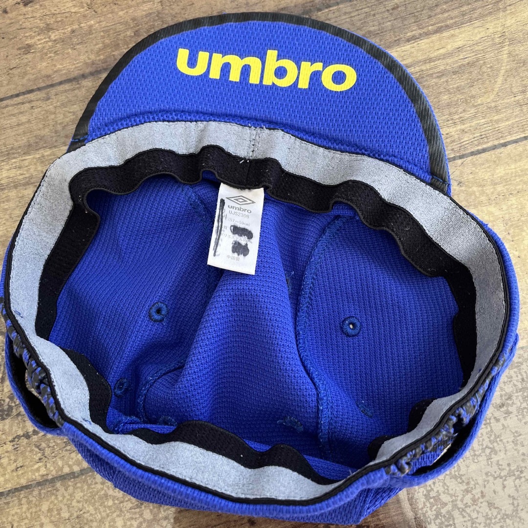 UMBRO(アンブロ)のumbro サッカー　帽子　57〜59㎝ スポーツ/アウトドアのサッカー/フットサル(その他)の商品写真