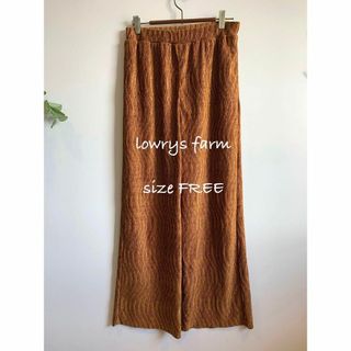 ローリーズファーム(LOWRYS FARM)のlowrys farm オレンジリラックスパンツ 夏以外(カジュアルパンツ)