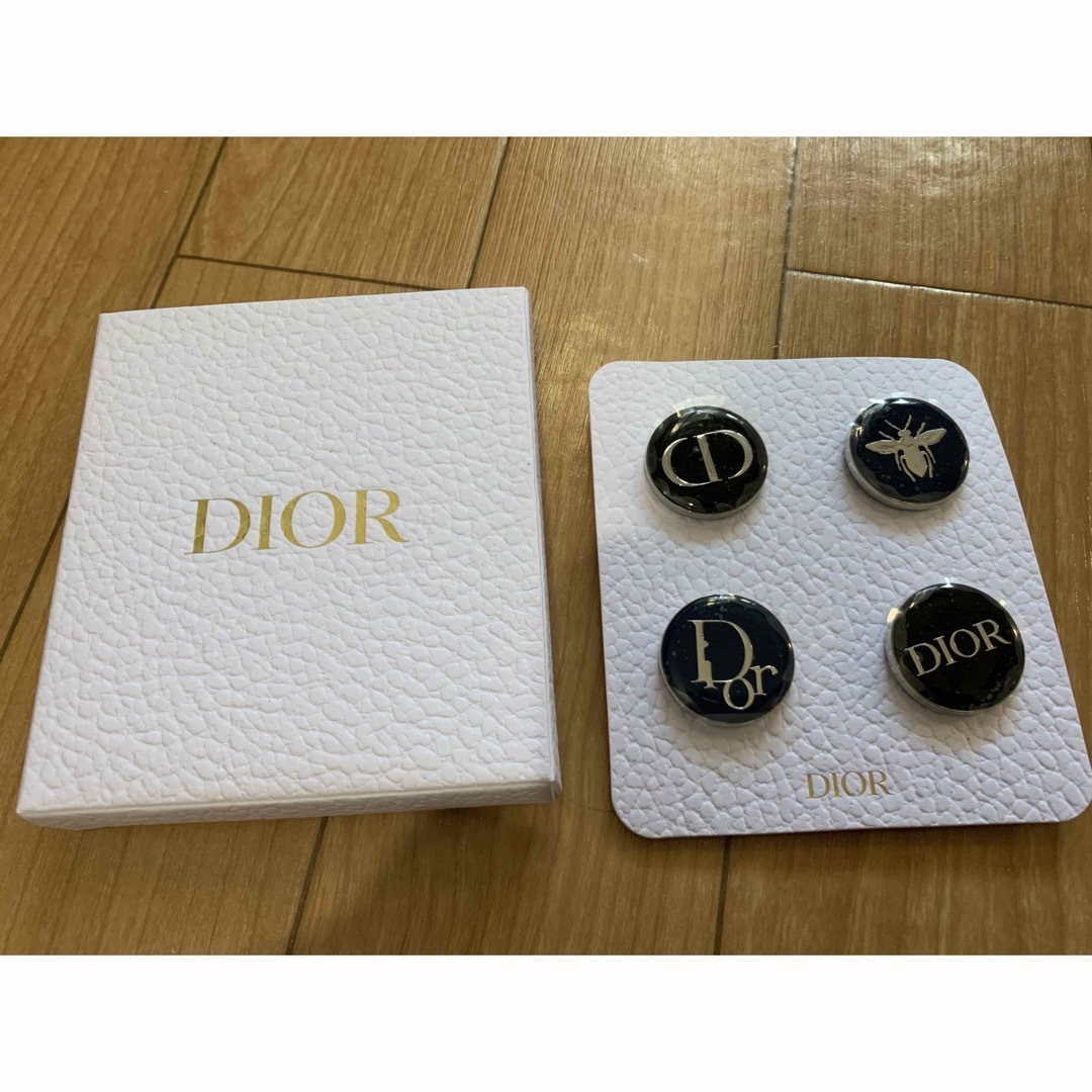 Dior(ディオール)のディオールバッチ エンタメ/ホビーのアニメグッズ(バッジ/ピンバッジ)の商品写真