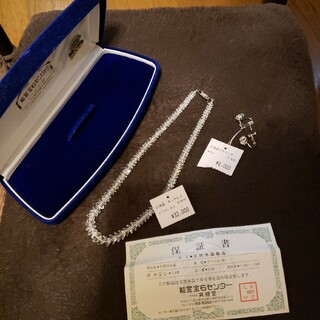天然水晶のネックレスとイヤリング(値札付き)(ネックレス)