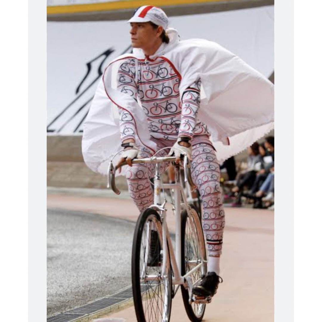 MONCLER(モンクレール)のミラノ・ランウェイ登場　Moncler 自転車柄　レインコート メンズのファッション小物(レインコート)の商品写真