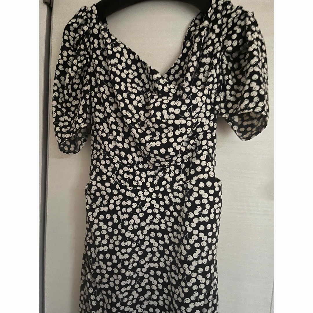 Her lip to(ハーリップトゥ)のherlipto CherryPatternCacheCoeurOnePiece レディースのワンピース(ロングワンピース/マキシワンピース)の商品写真