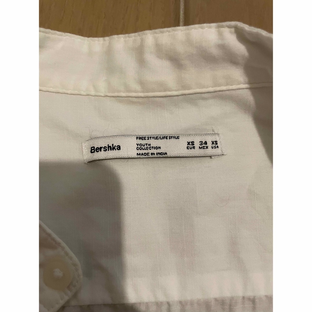 Bershka(ベルシュカ)のBershka スタンドカラー　長袖シャツ　Sサイズ メンズのトップス(シャツ)の商品写真