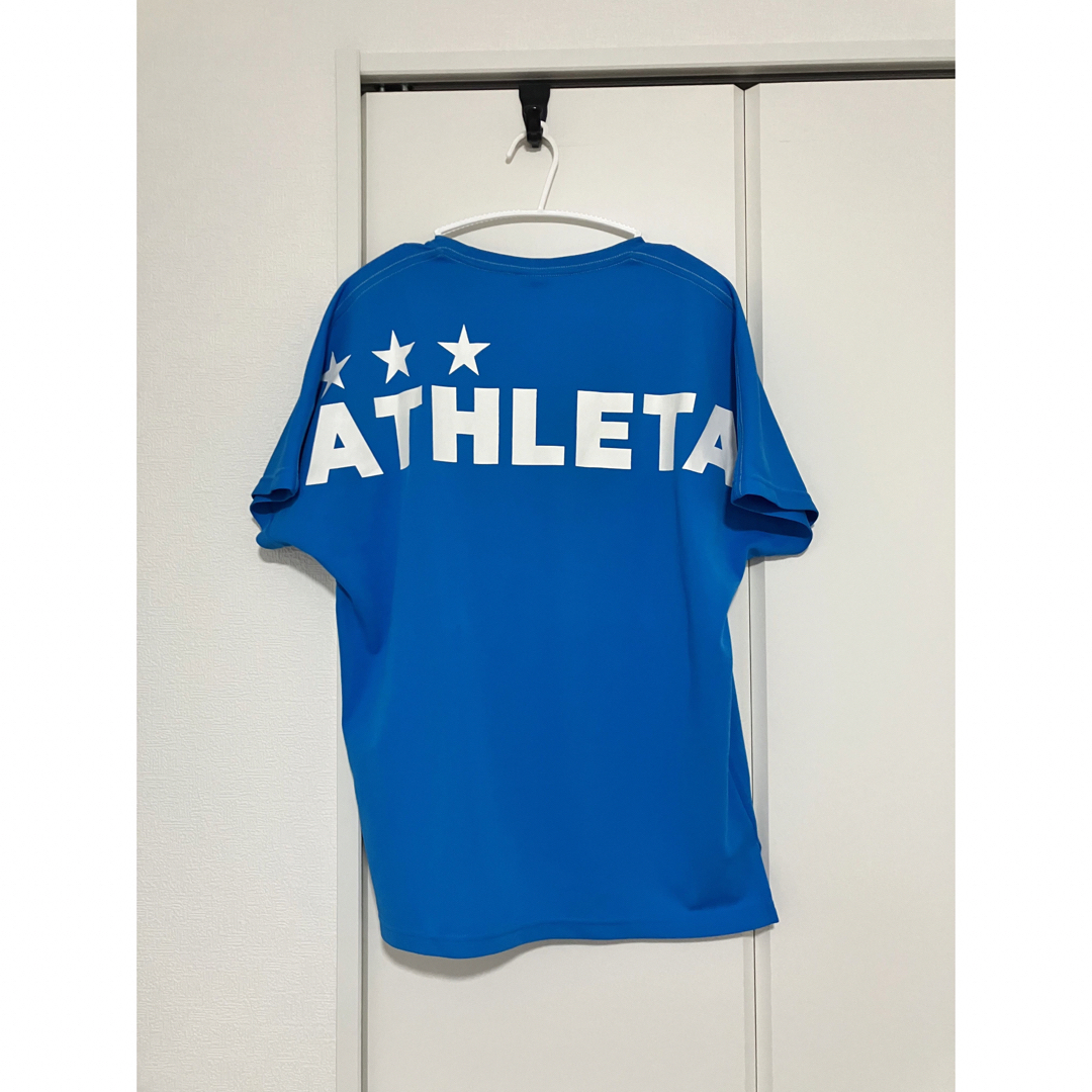 ATHLETA(アスレタ)の【美品】アスレタ　プラシャツ　メンズM ブルー スポーツ/アウトドアのサッカー/フットサル(ウェア)の商品写真