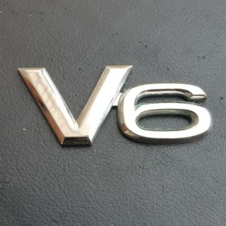 トヨタ(トヨタ)の10系アルファード　V6エンブレム　中古　シルバー(車外アクセサリ)