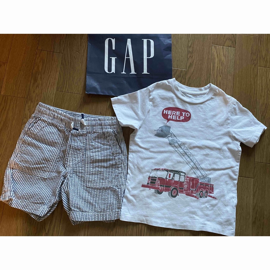 GAP Kids(ギャップキッズ)のGAP車柄ギャップ白紺ストライプパンツ消防車Tシャツ2点セット4years キッズ/ベビー/マタニティのキッズ服男の子用(90cm~)(Tシャツ/カットソー)の商品写真